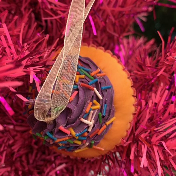 Kurt Adler lifelike purple frosted cupcake with sprinkles. Spongy texture. - Picture 2 of 6